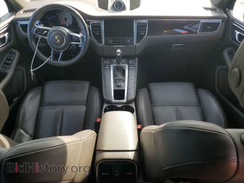 2017 Porsche MACAN (VIN WP1AB2A55HLB10443) — photo 8 of 13