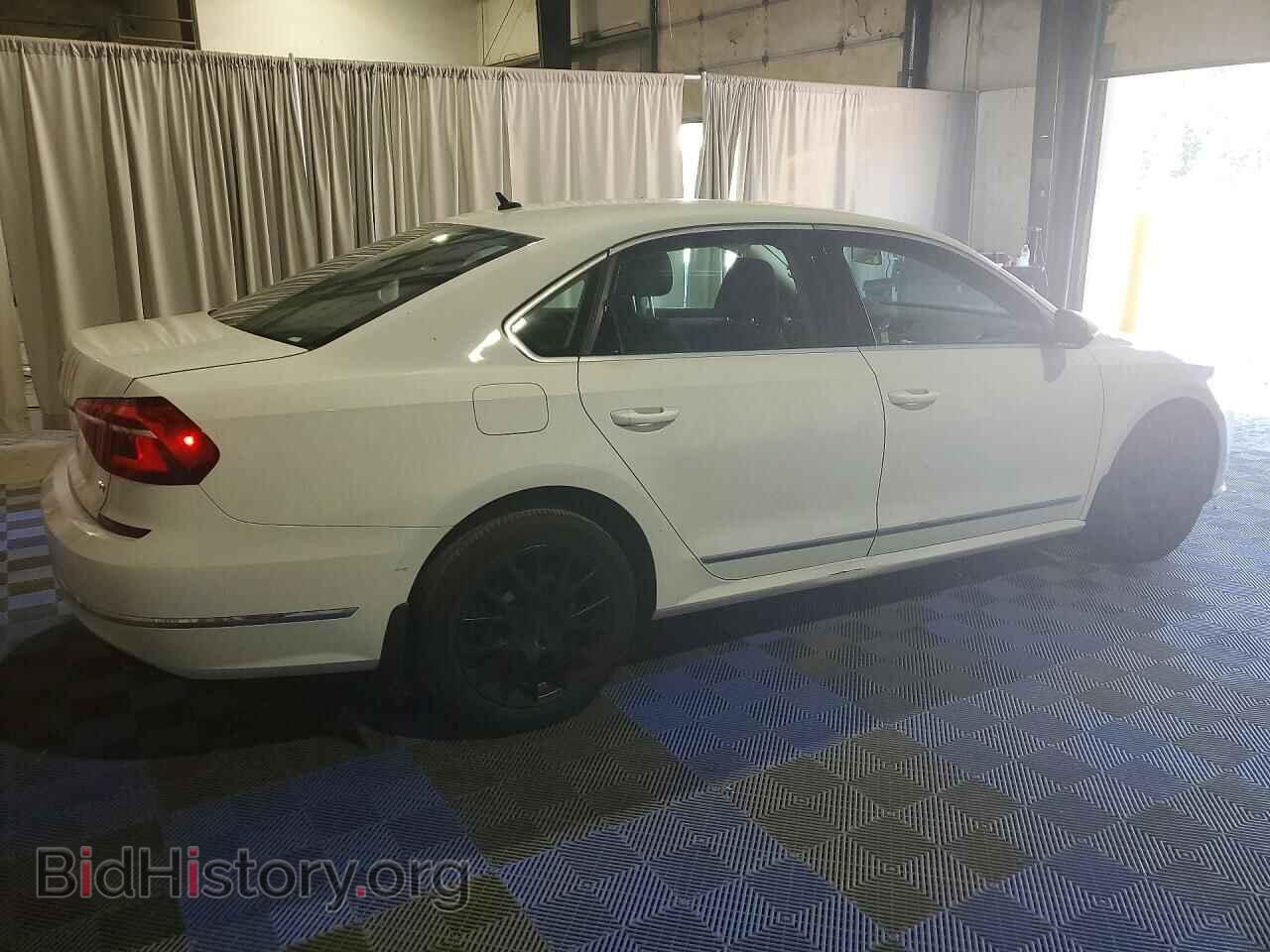 2017 VOLKSWAGEN PASSAT - VIN: 1VWAT7A32HC064190 - Фото 3