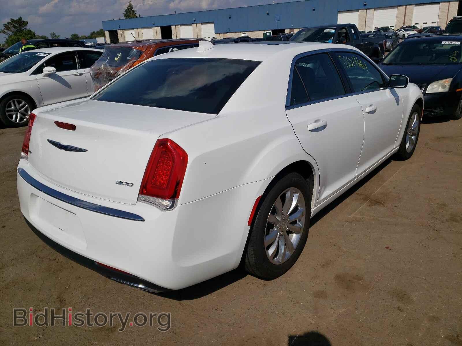 2016 CHRYSLER 300 - VIN: 2C3CCARG5GH262097 - Фото 4