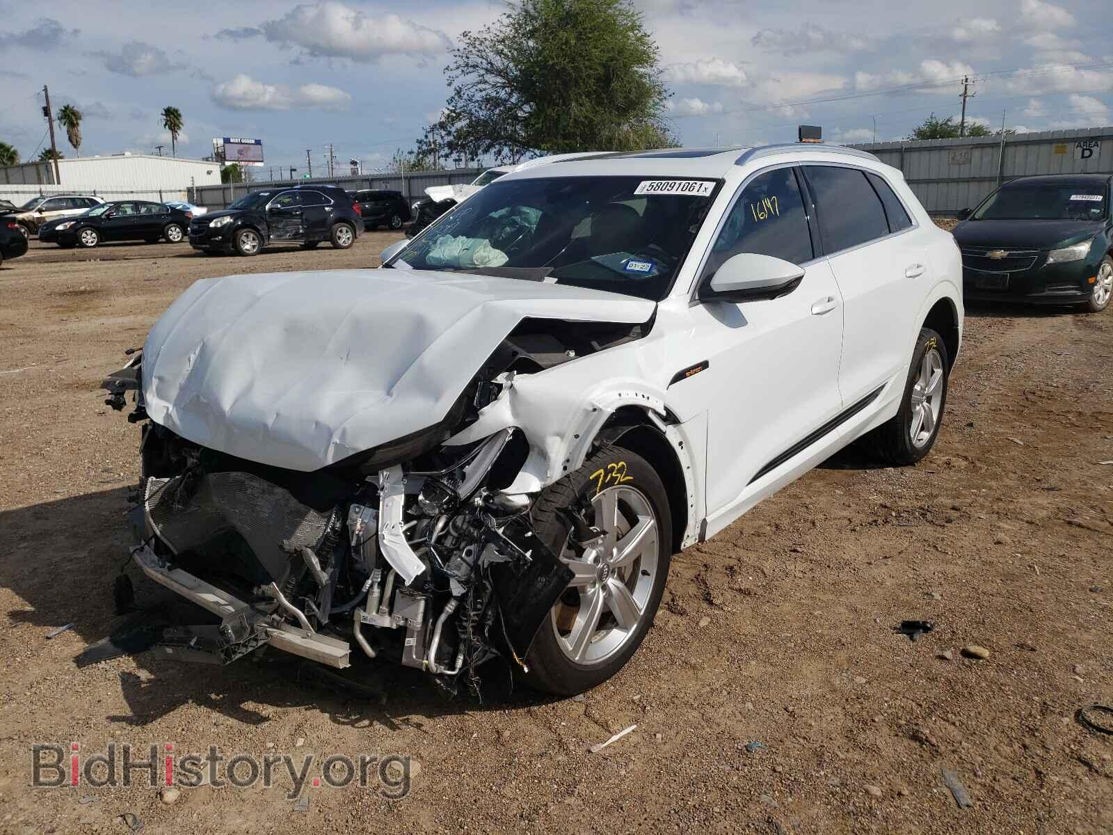 2019 AUDI E-TRON - VIN: WA1LAAGE7KB011659 - Фото 2