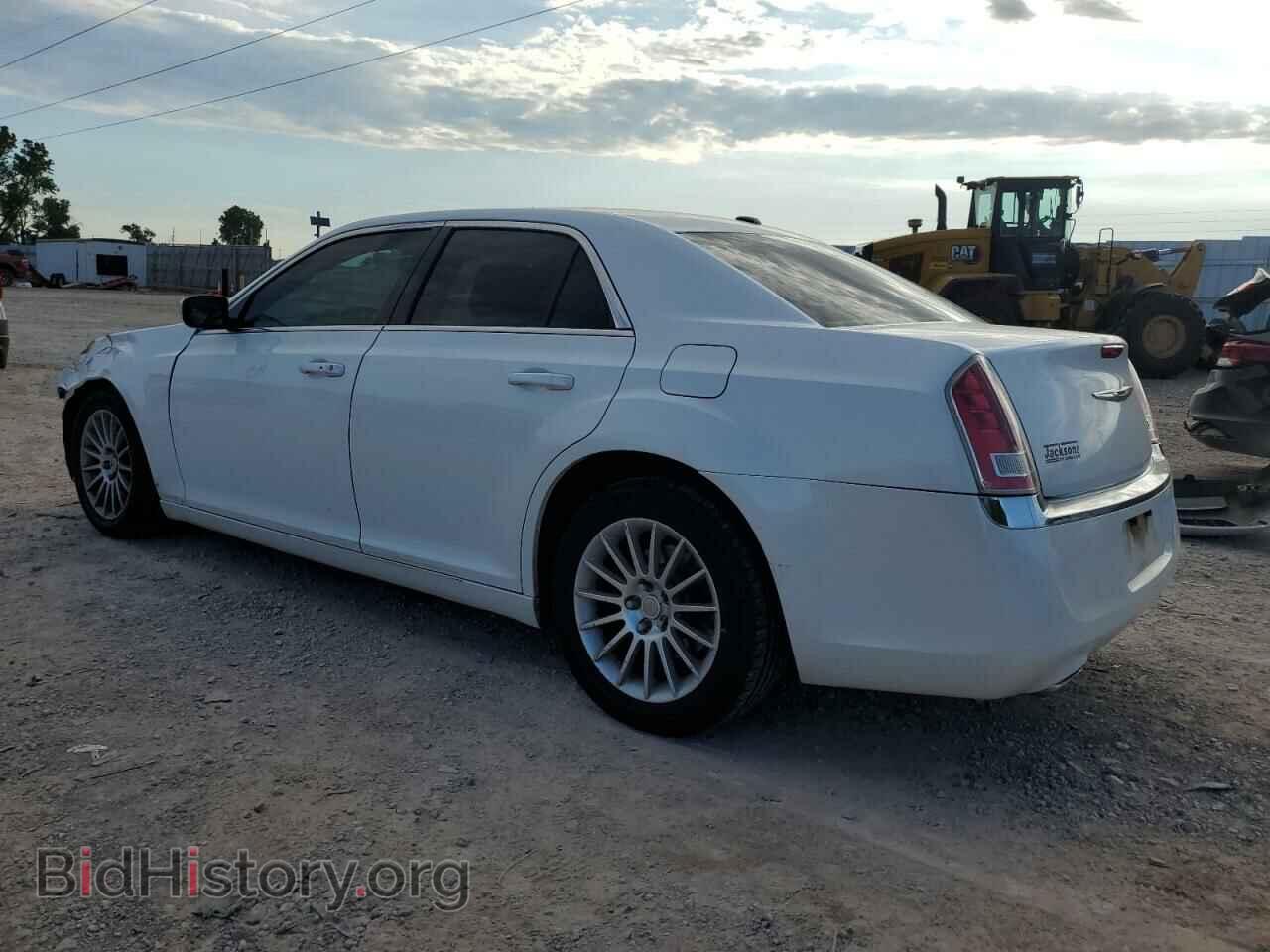 2013 CHRYSLER 300 - VIN: 2C3CCAAG3DH732537 - Фото 2