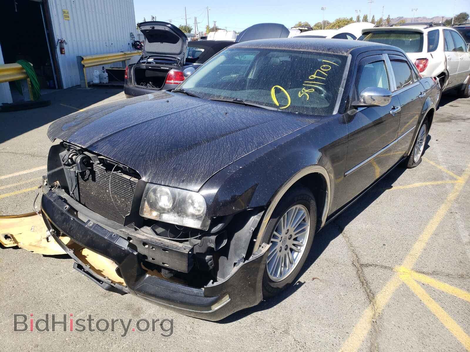 2010 CHRYSLER 300 - VIN: 2C3CA4CD2AH219303 - Фото 2