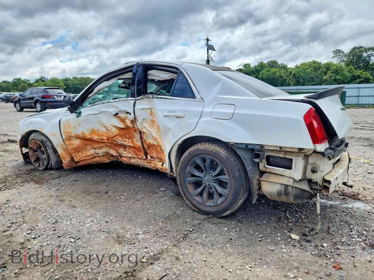 2015 CHRYSLER 300 - VIN: 2C3CCAAG0FH930107 - Фото 2