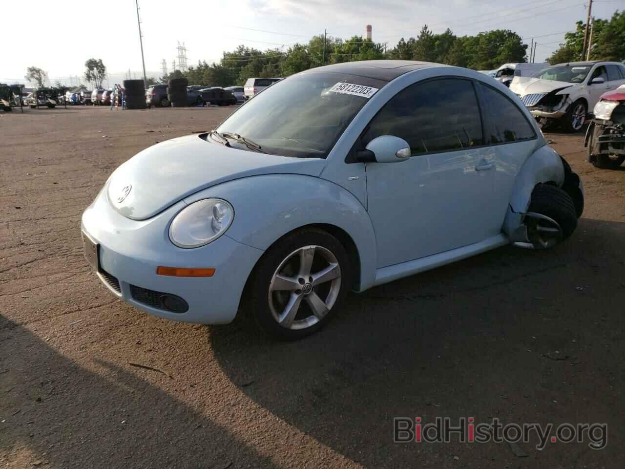 Photo 3VWRG3AG8AM020024 - VOLKSWAGEN BEETLE 2010