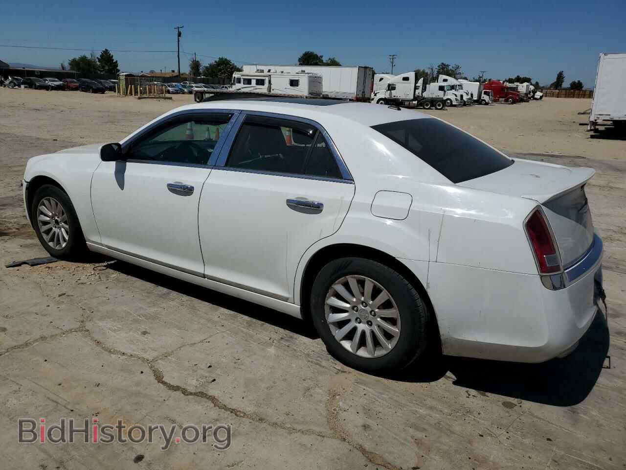 2013 CHRYSLER 300 - VIN: 2C3CCAAG2DH732934 - Фото 2