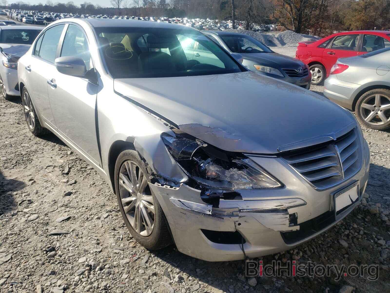 Photo KMHGC4DF3BU118708 - HYUNDAI GENESIS 2011