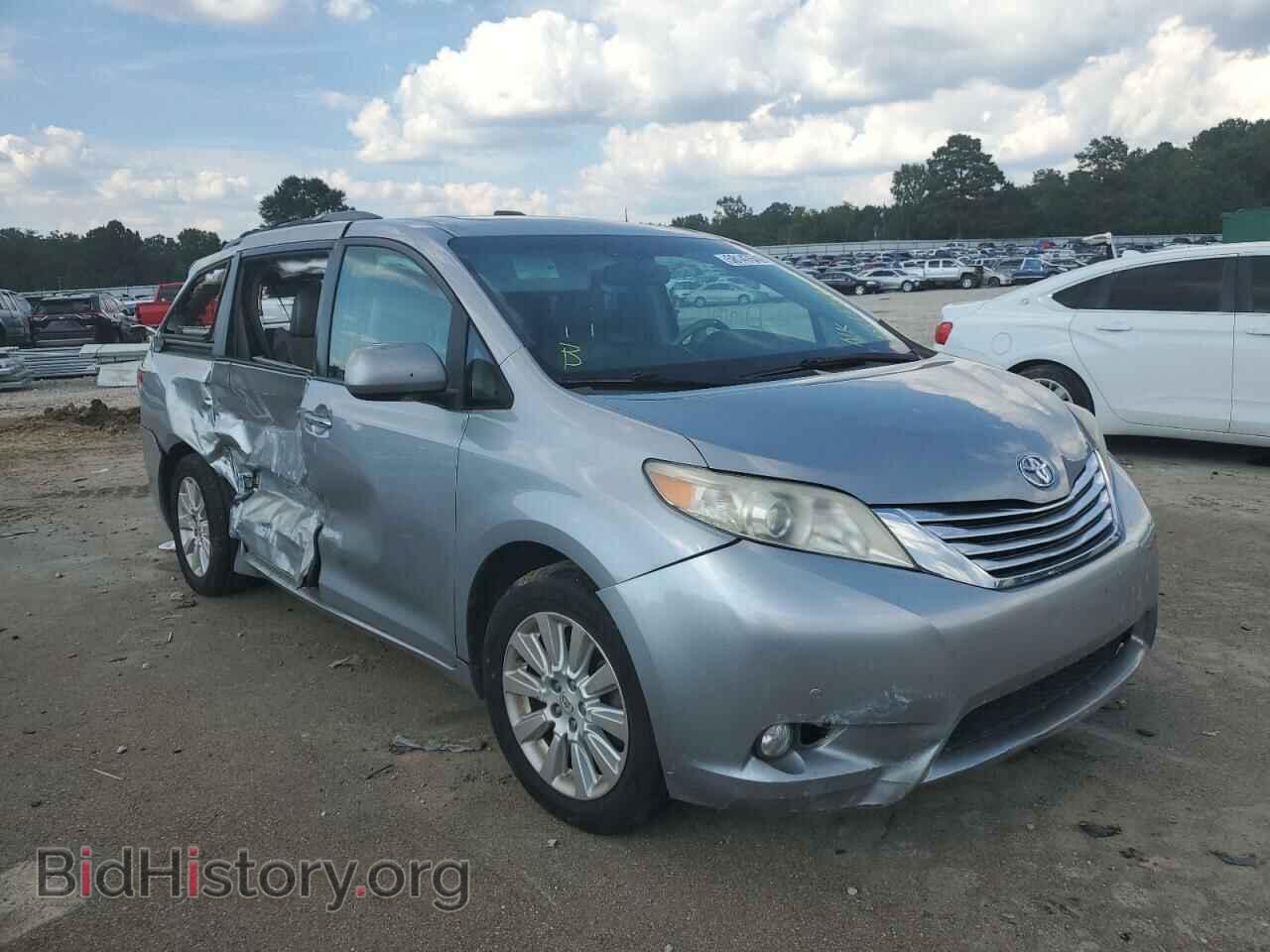 Photo 5TDDK3DC4BS024691 - TOYOTA SIENNA 2011