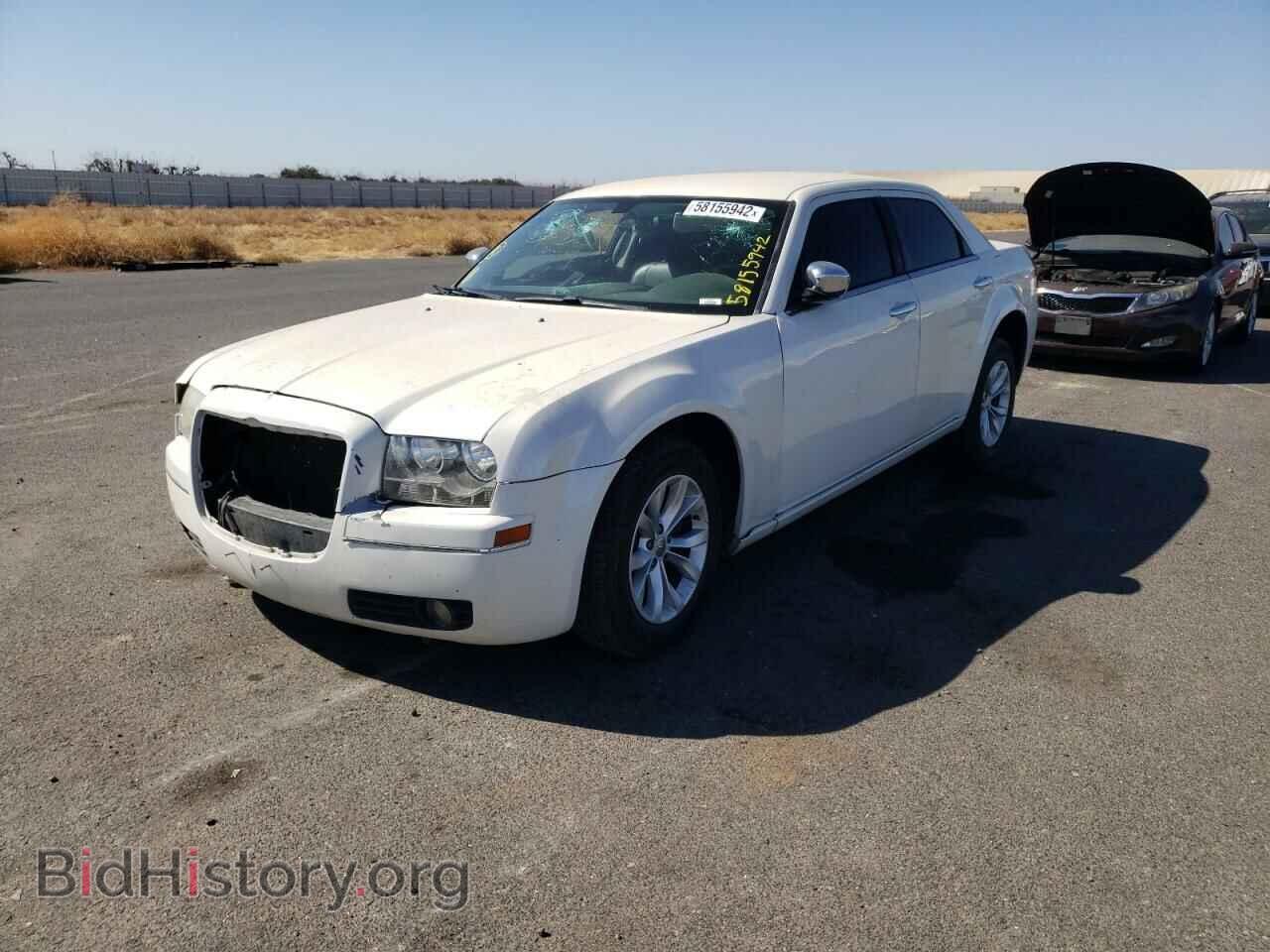 2010 CHRYSLER 300 - VIN: 2C3CA5CV2AH327421 - Фото 2