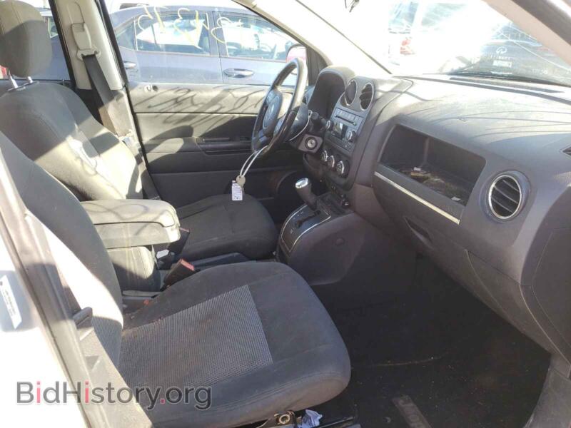 2011 Jeep COMPASS (VIN 1J4NT1FA3BD213971) — photo 5 of 10