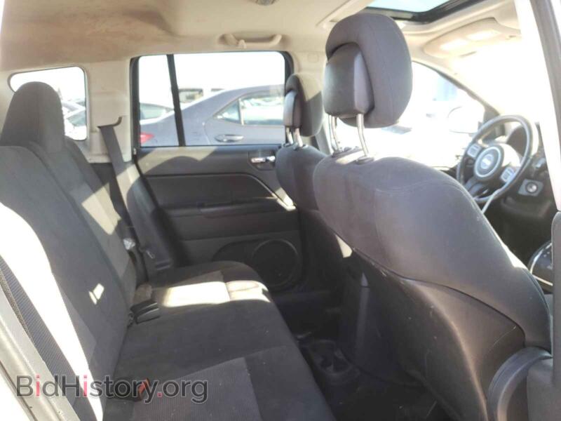 2011 Jeep COMPASS (VIN 1J4NT1FA3BD213971) — photo 6 of 10
