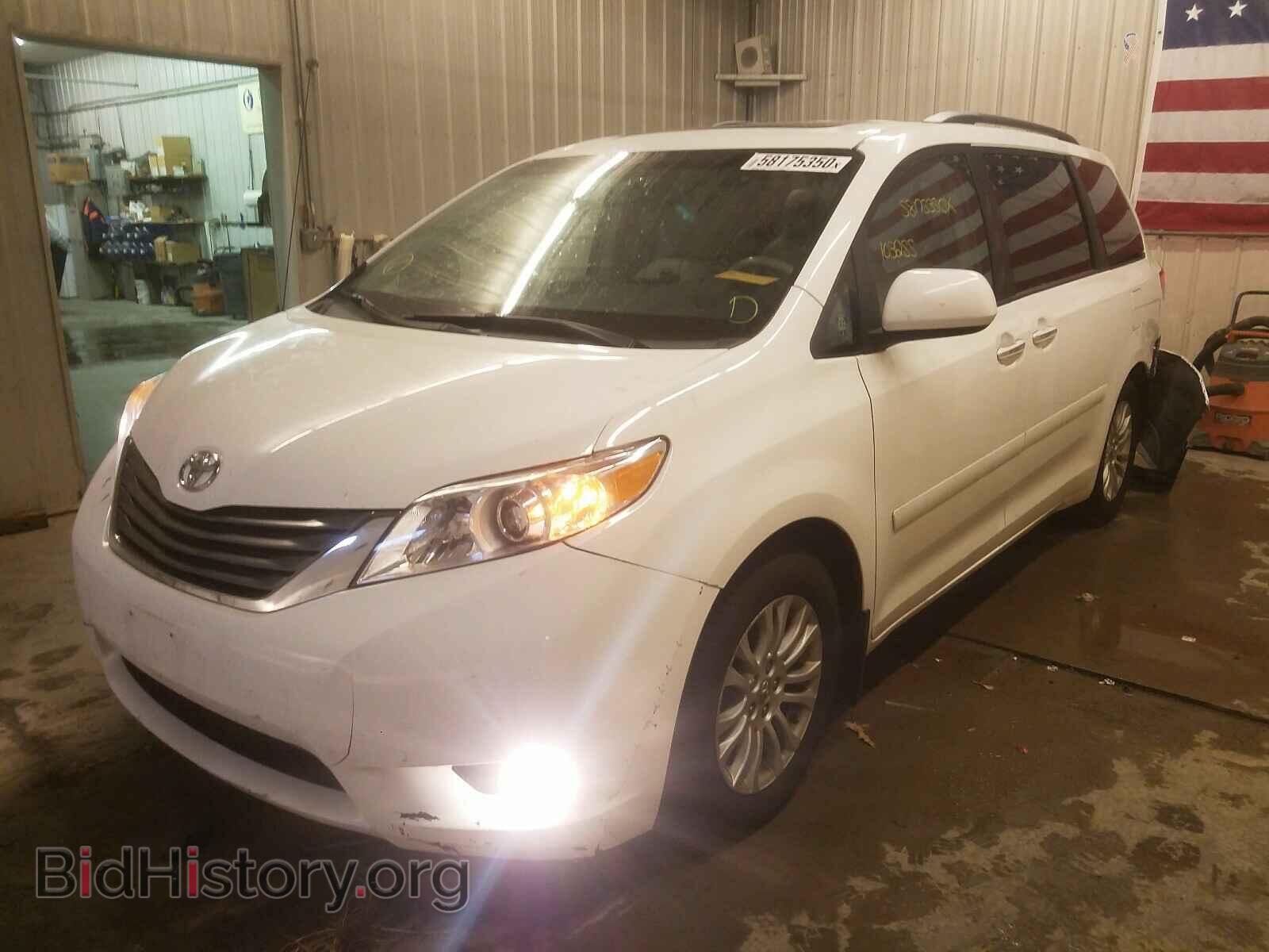 2013 TOYOTA SIENNA - VIN: 5TDYK3DC8DS371445 - Фото 2