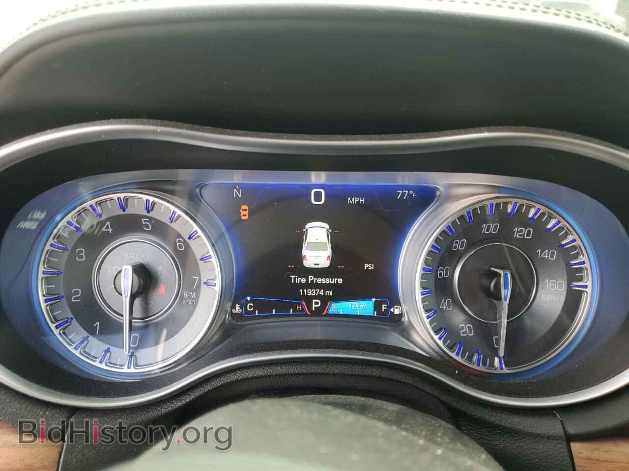 2015 CHRYSLER 300 - VIN: 2C3CCAPT6FH838102 - Фото 9