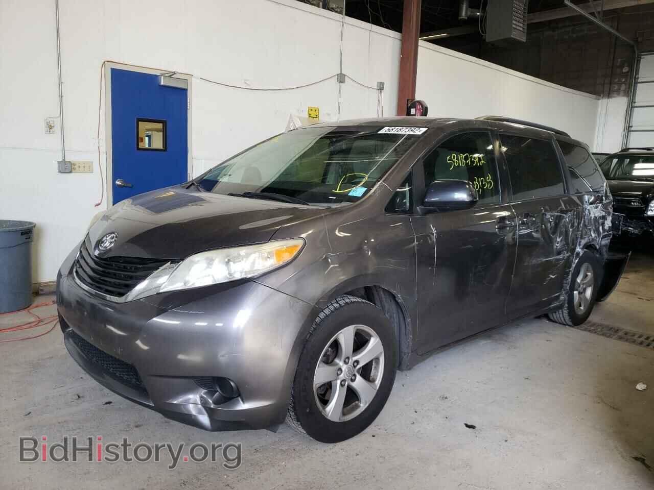 2011 TOYOTA SIENNA - VIN: 5TDKK3DC6BS075813 - Фото 2