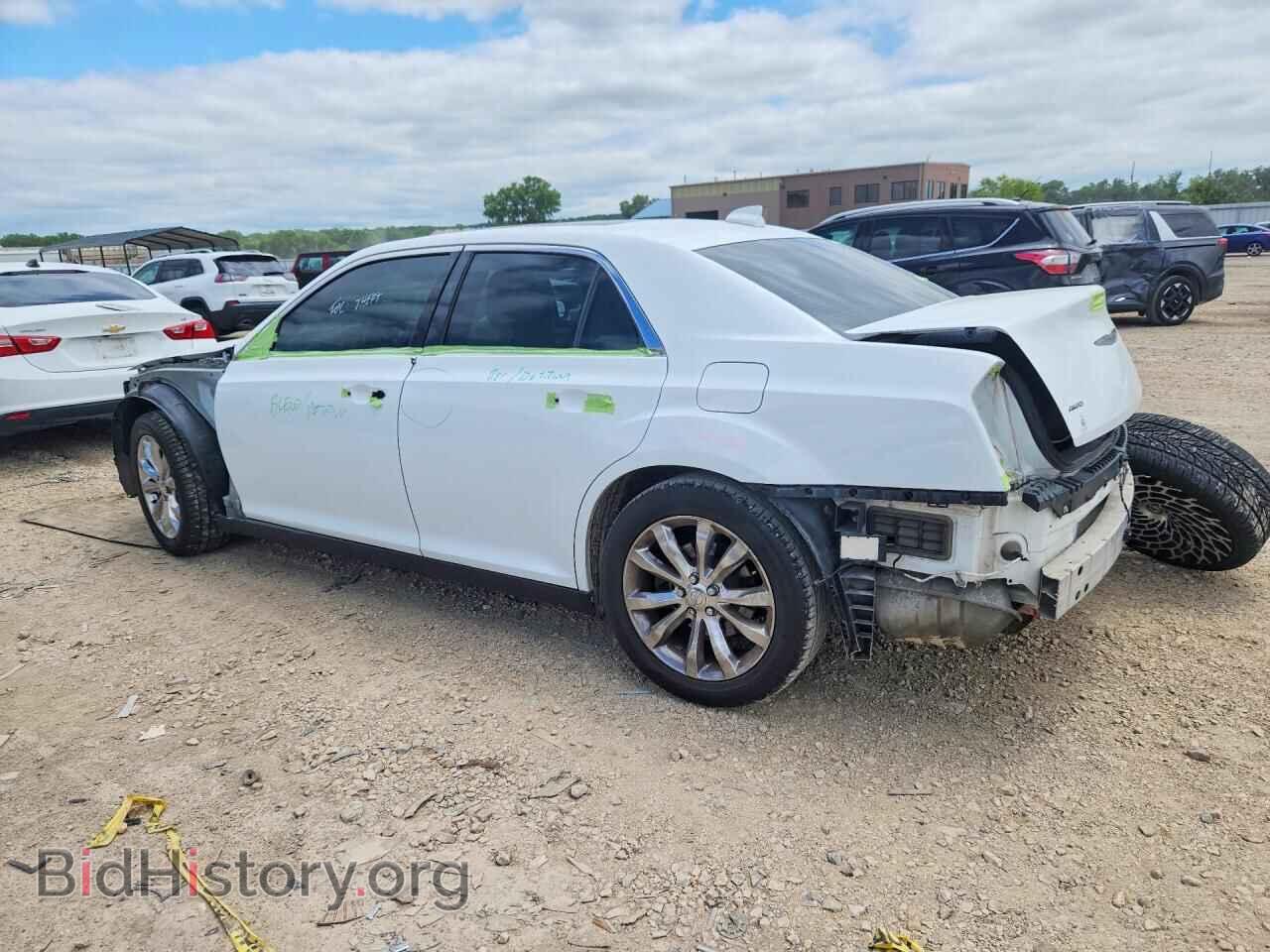 2016 CHRYSLER 300 - VIN: 2C3CCARG5GH329359 - Photo 2