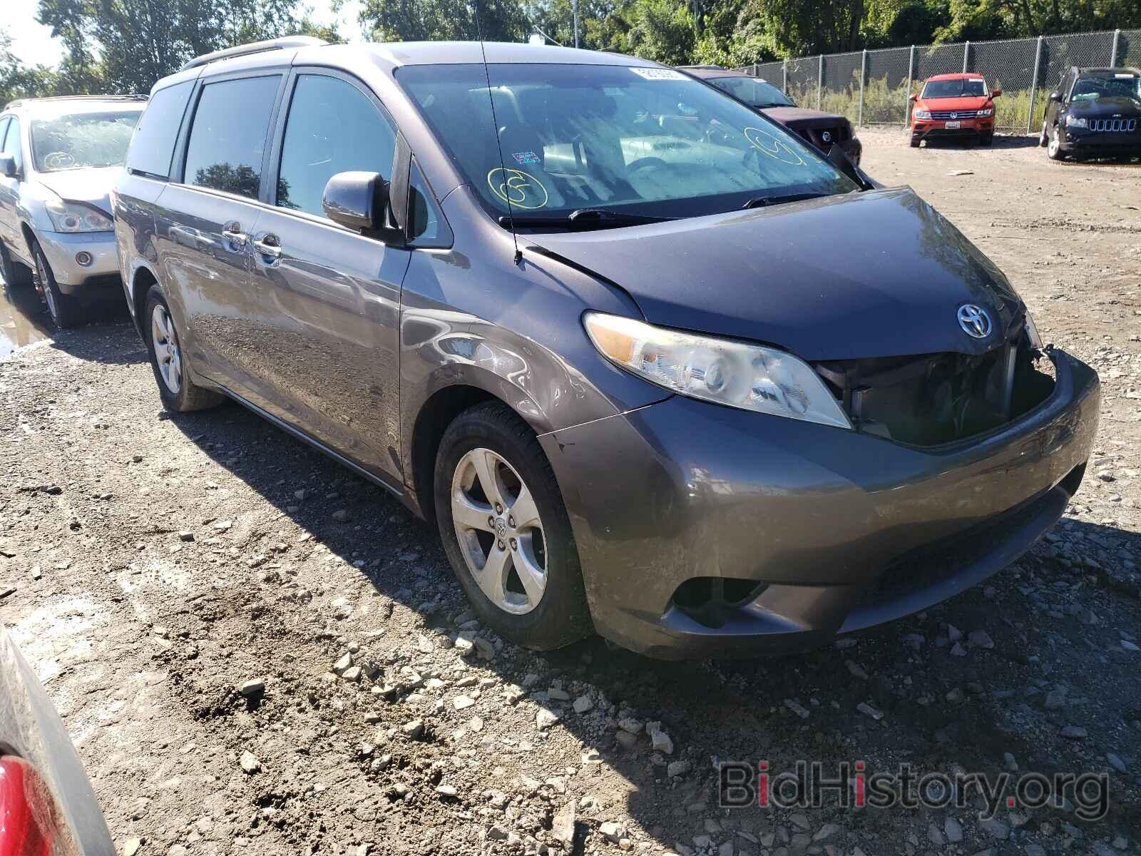 Photo 5TDKK3DC7BS059863 - TOYOTA SIENNA 2011