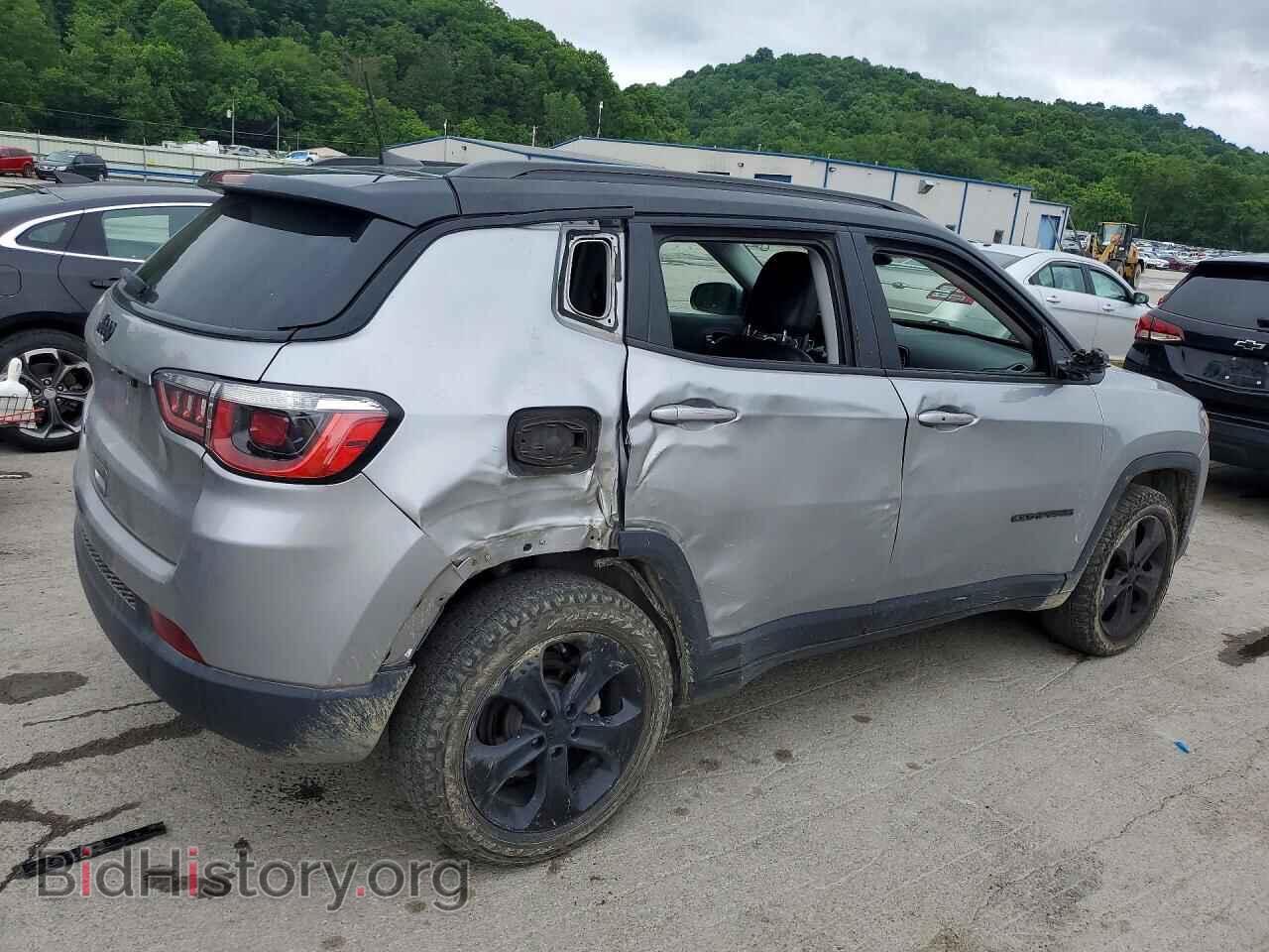 2019 JEEP COMPASS - VIN: 3C4NJDBB0KT696616 - Фото 3