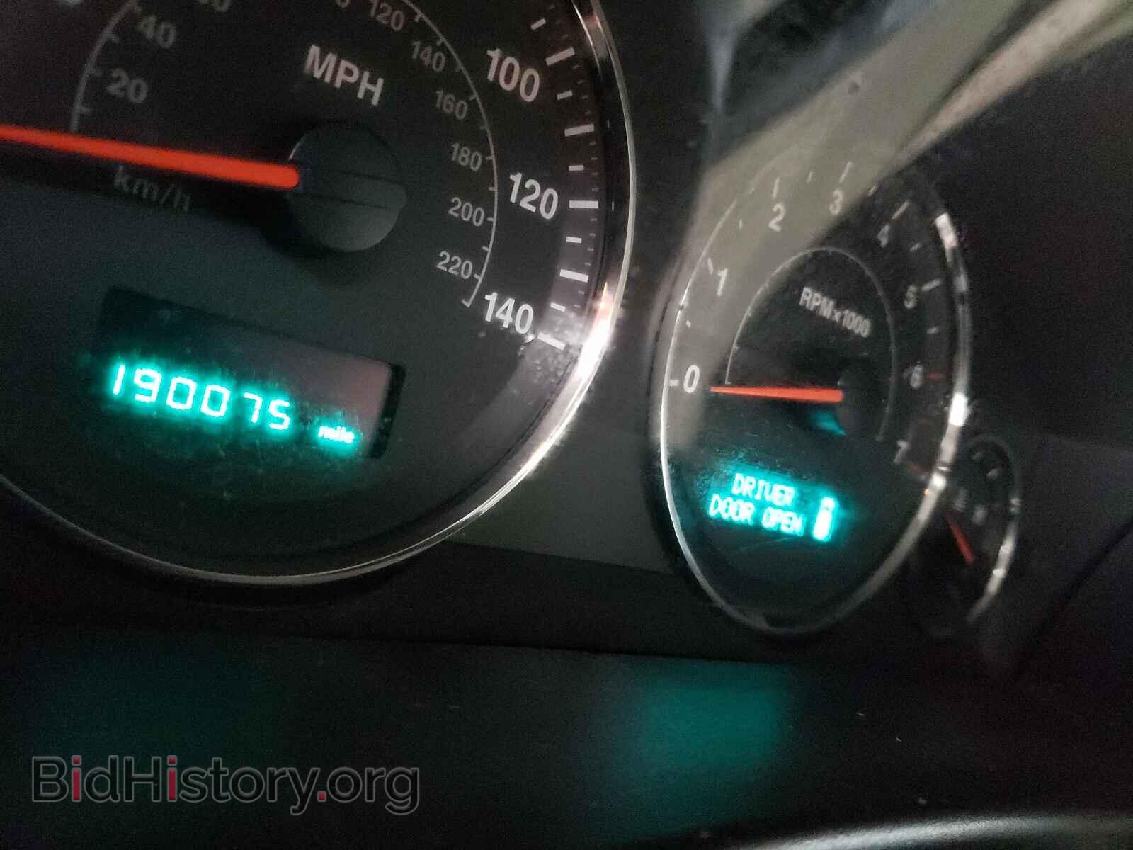 2006 JEEP COMMANDER - VIN: 1J8HG48K86C357017 - Photo 8