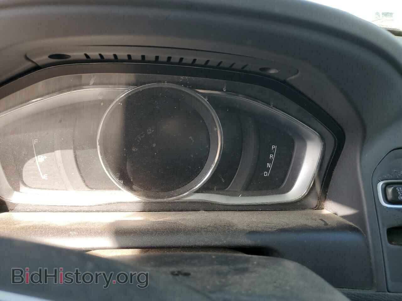 2017 VOLVO XC60 - VIN: YV449MRRXH2120577 - Фото 9