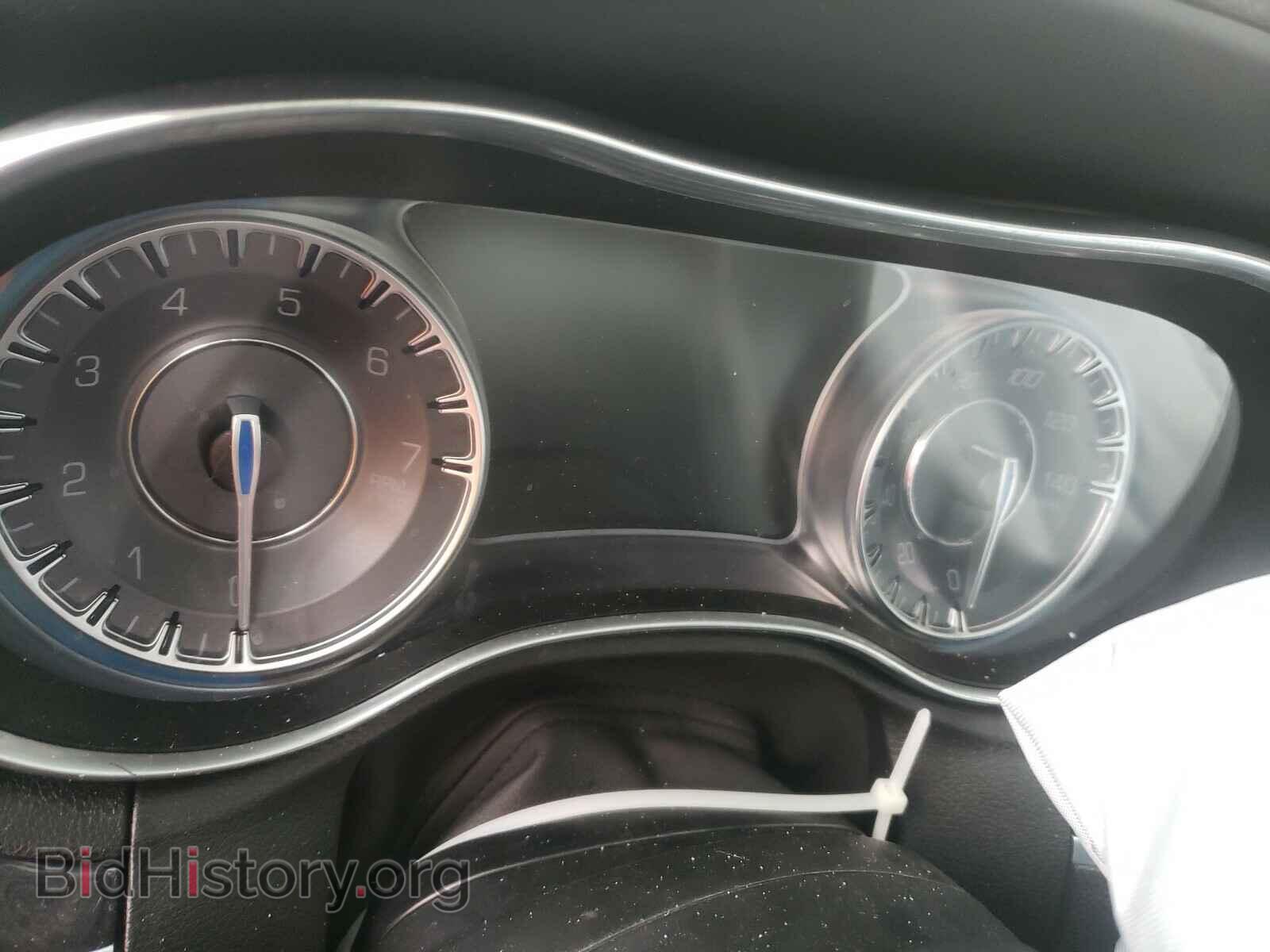 2020 CHRYSLER 300 - VIN: 2C3CCAKG3LH142061 - Фото 8