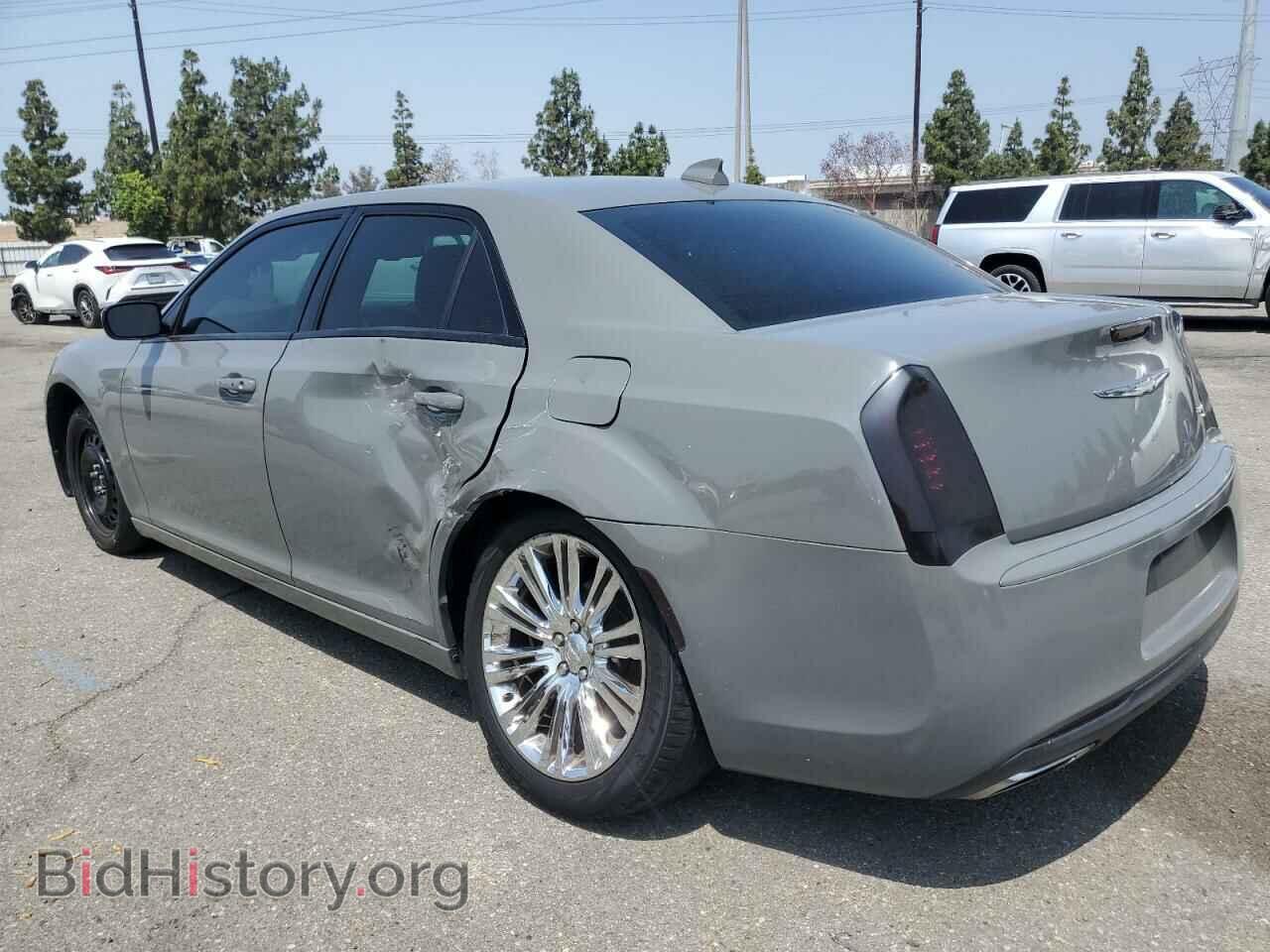 2019 CHRYSLER 300 - VIN: 2C3CCABG7KH562839 - Фото 2