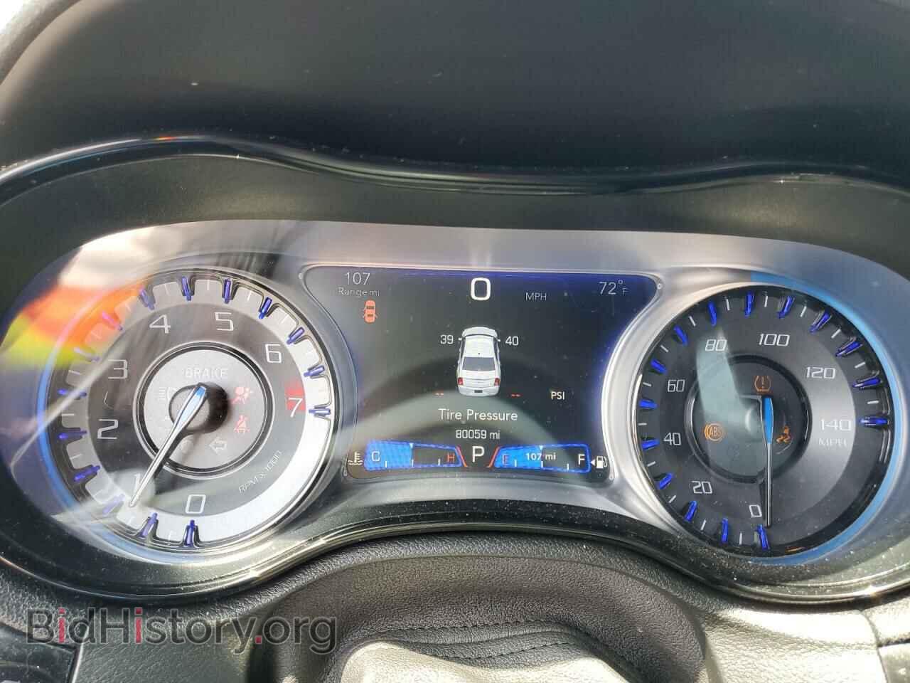 2019 CHRYSLER 300 - VIN: 2C3CCABG7KH562839 - Фото 9