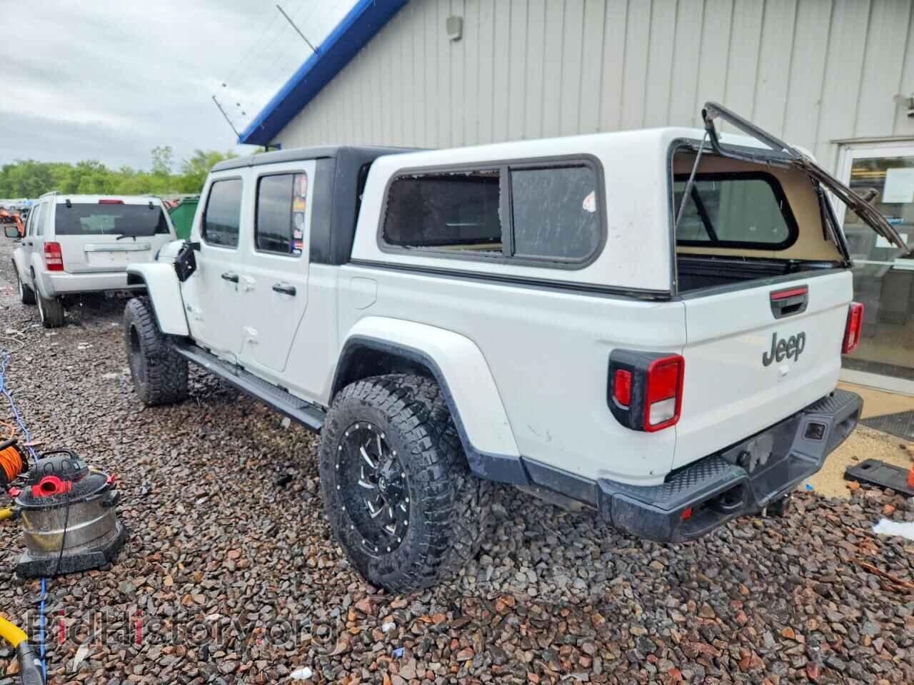 2020 JEEP GLADIATOR - VIN: 1C6HJTAG0LL200707 - Photo 2