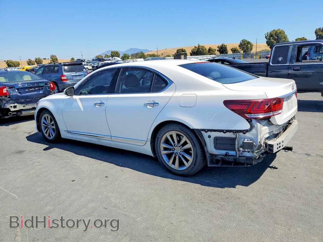 2015 LEXUS LS460 - VIN: JTHBL5EF1F5138277 - Photo 2