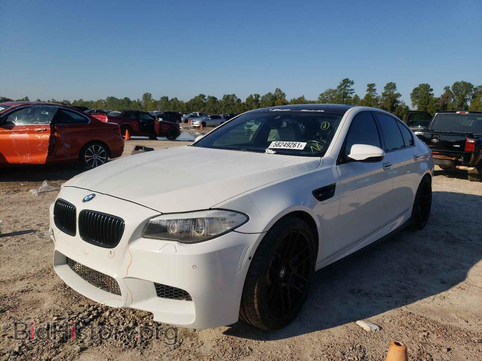 2013 BMW M5 - VIN: WBSFV9C5XDD095441 - Photo 2
