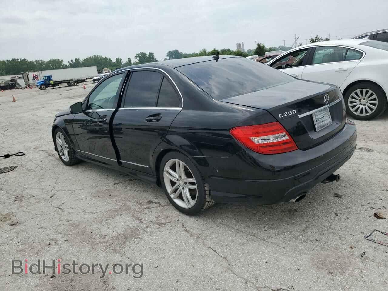 2013 MERCEDES-BENZ C-CLASS - VIN: WDDGF4HB3DA870129 - Фото 2