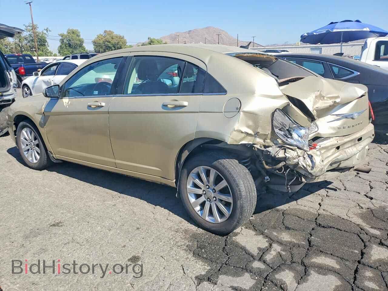 2010 CHRYSLER SEBRING - VIN: 1C3CC5FB6AN213912 - Фото 2