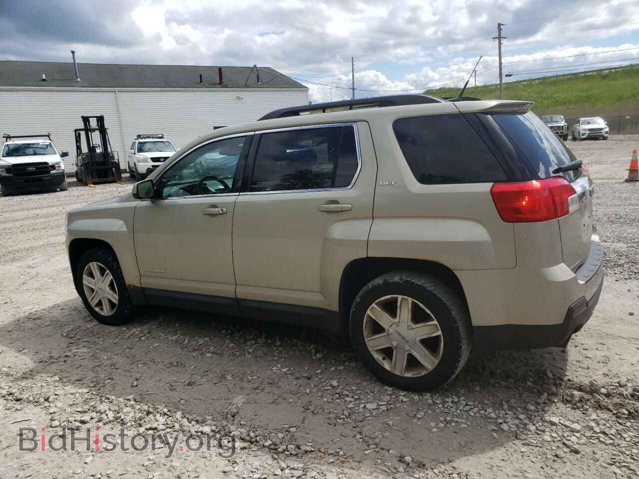 2011 GMC TERRAIN - VIN: 2CTFLUE55B6344094 - Photo 2