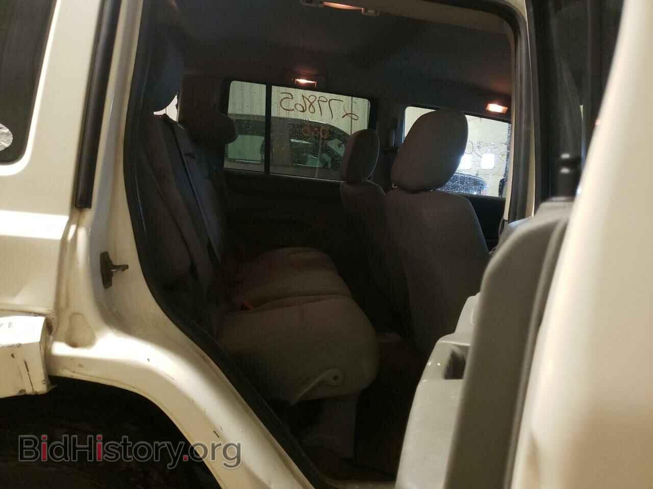 2006 JEEP COMMANDER - VIN: 1J8HG48K56C270966 - Photo 6