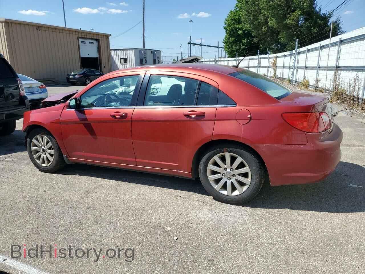 2010 CHRYSLER SEBRING - VIN: 1C3CC5FB7AN109431 - Фото 2