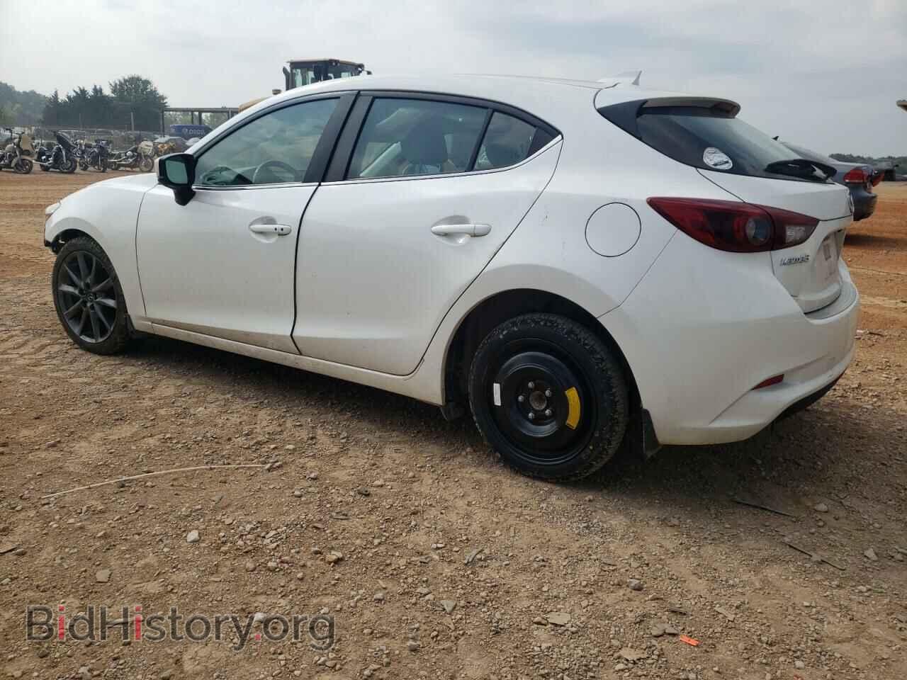 2018 MAZDA 3 - VIN: 3MZBN1M38JM207803 - Фото 2