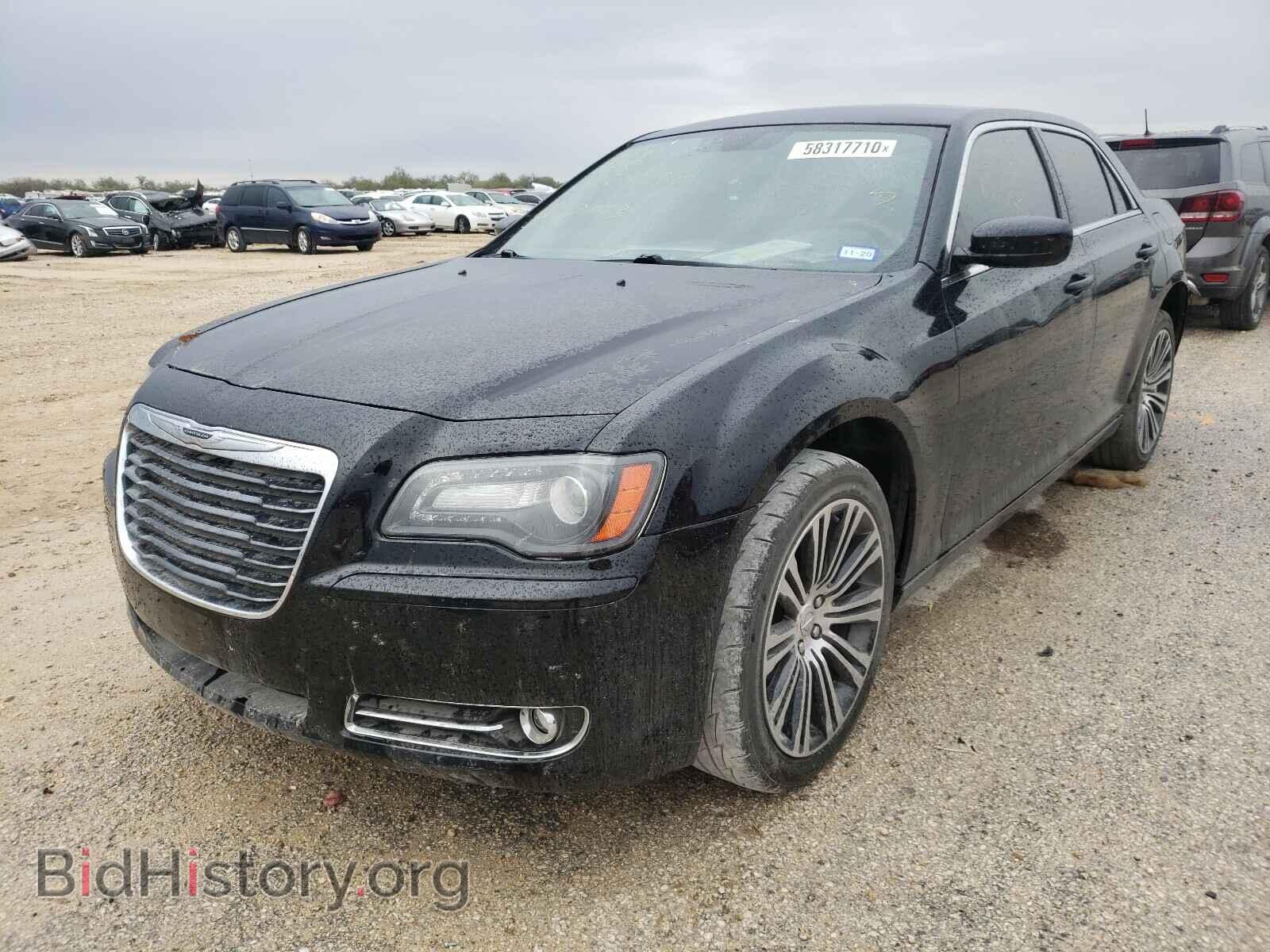 2013 CHRYSLER 300 - VIN: 2C3CCABG2DH657943 - Фото 2