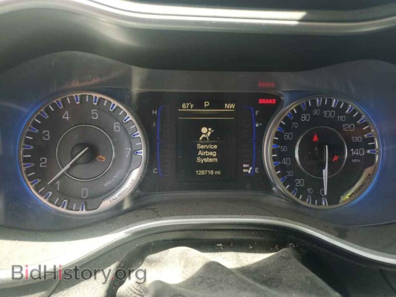 2016 Chrysler 200 (VIN 1C3CCCAB4GN159868) — photo 9 of 14