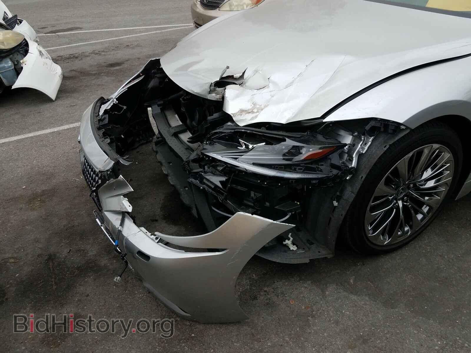 2019 LEXUS LS500 - VIN: JTHB51FF7K5007964 - Photo 9