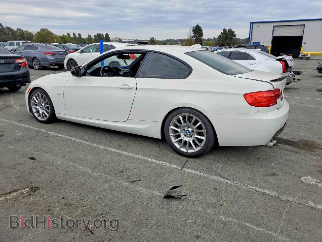 2012 BMW 3 SERIES - VIN: WBAKE5C52CE756125 - Photo 2