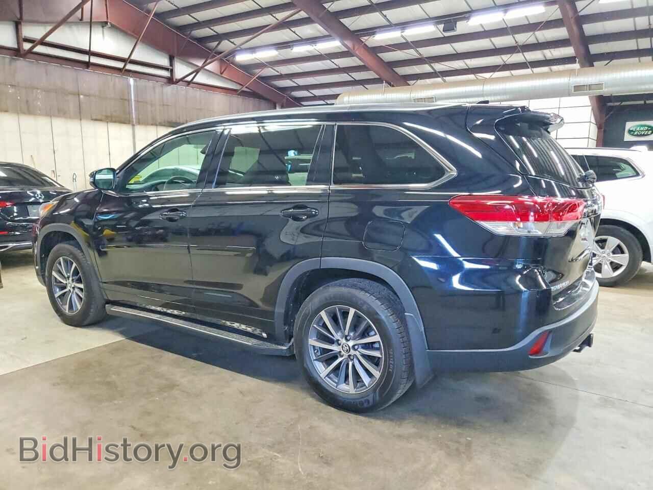 2017 TOYOTA HIGHLANDER - VIN: 5TDJZRFH0HS455564 - Фото 2