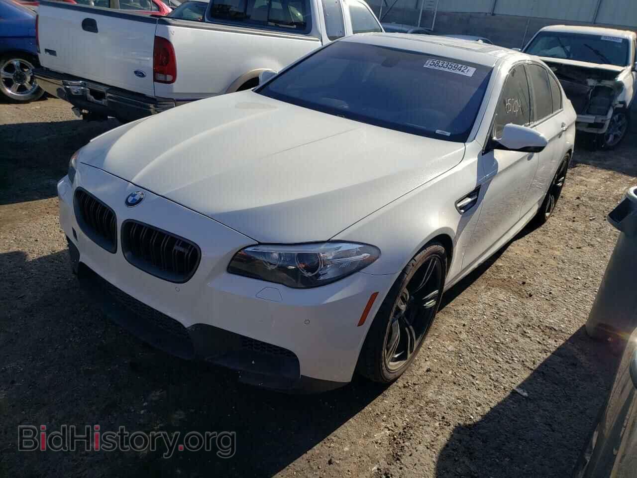 2014 BMW M5 - VIN: WBSFV9C54ED097445 - Фото 2