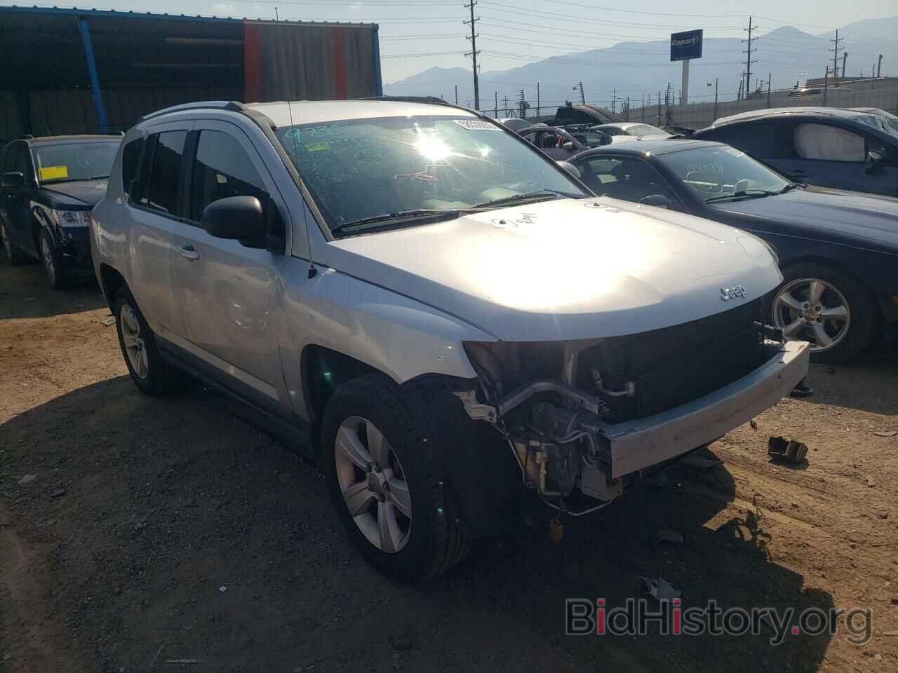 Photo 1J4NF1FB3BD283230 - JEEP COMPASS 2011