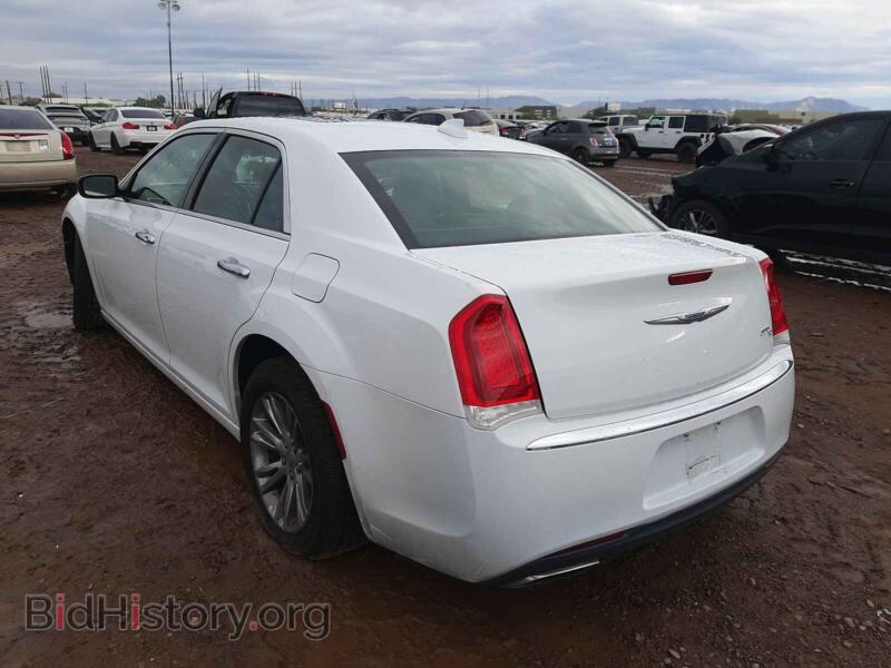 2017 Chrysler 300 (VIN 2C3CCAEG9HH564385) — photo 3 of 10