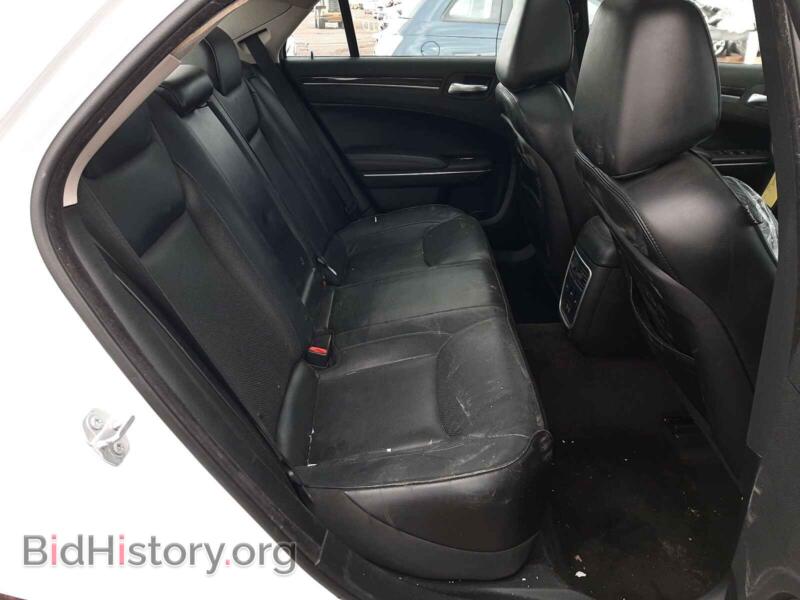 2017 Chrysler 300 (VIN 2C3CCAEG9HH564385) — photo 6 of 10