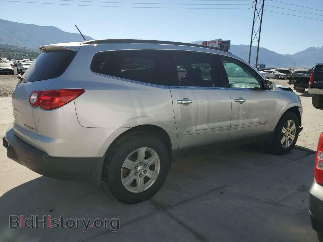 2010 CHEVROLET TRAVERSE - VIN: 1GNLVFED9AS102147 - Фото 3