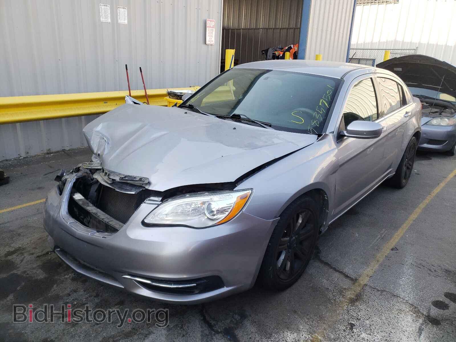 2013 CHRYSLER 200 - VIN: 1C3CCBAB1DN669889 - Фото 2