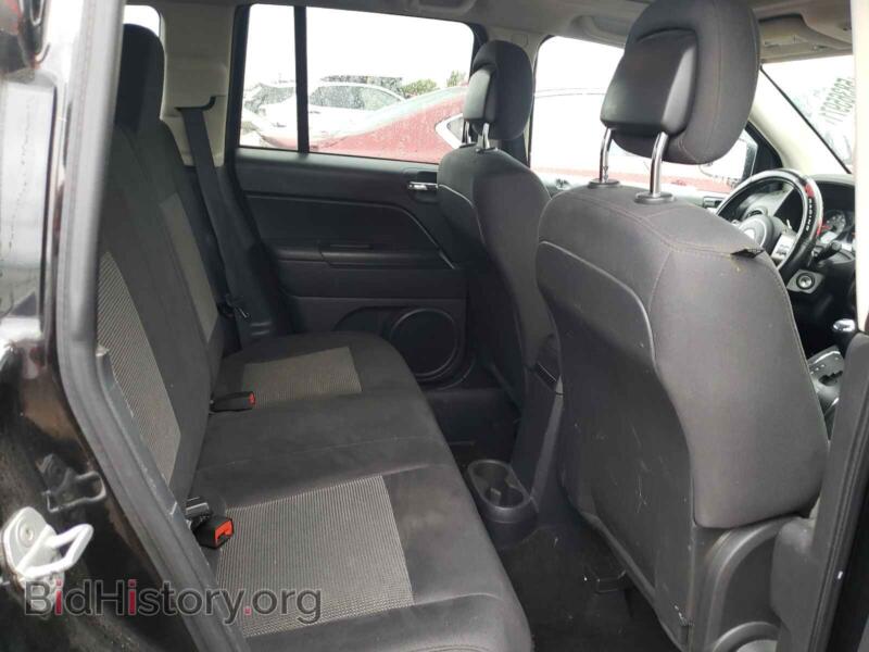2011 Jeep COMPASS (VIN 1J4NT1FA5BD137573) — photo 6 of 10
