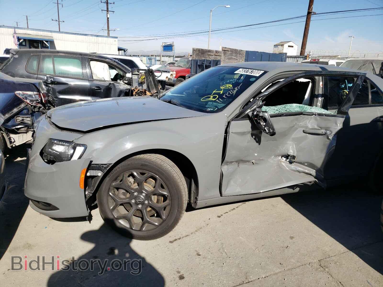 2019 CHRYSLER 300 - VIN: 2C3CCAGG4KH648800 - Фото 9
