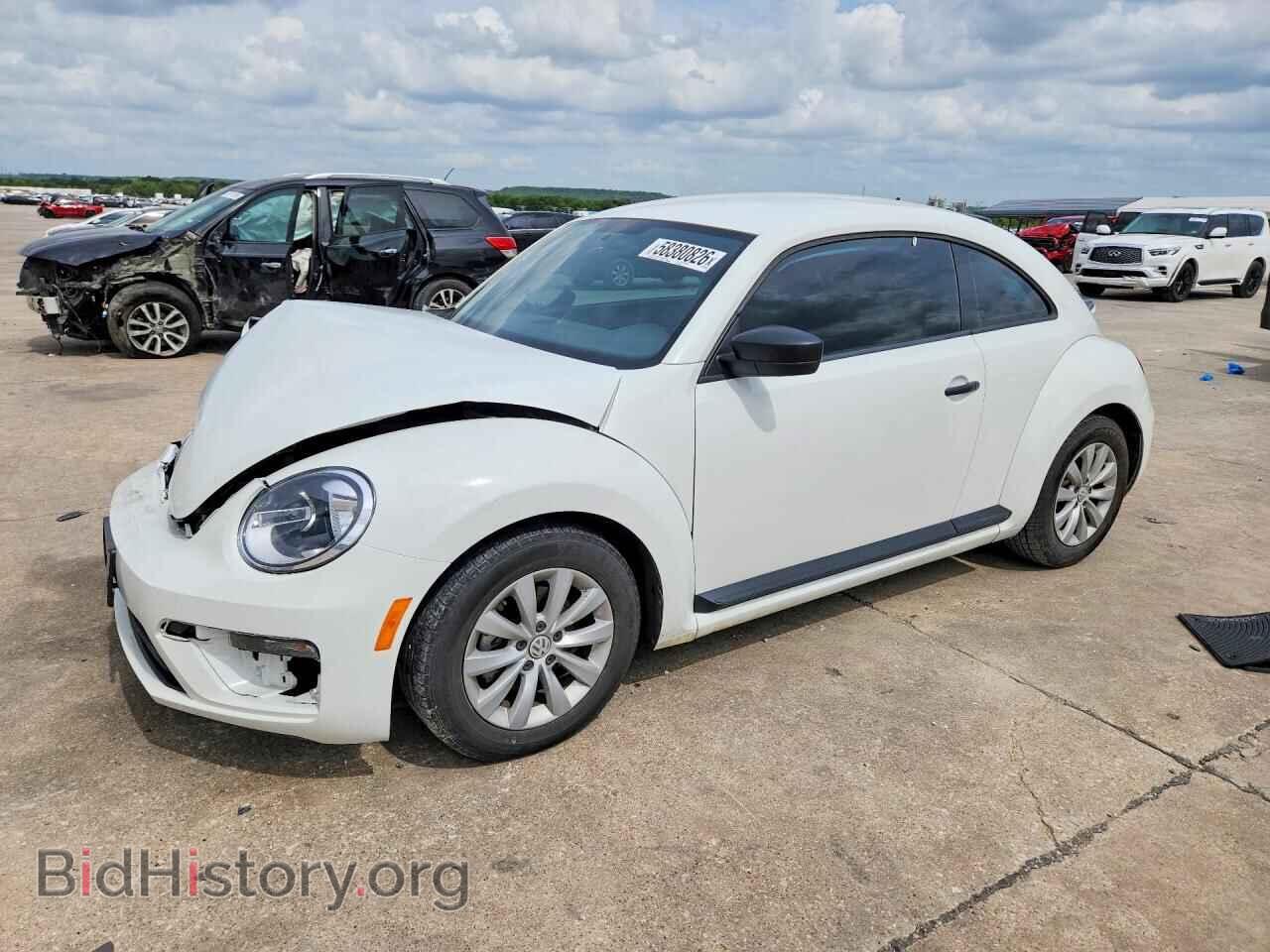 Photo 3VWFD7AT6JM702853 - VOLKSWAGEN BEETLE 2018