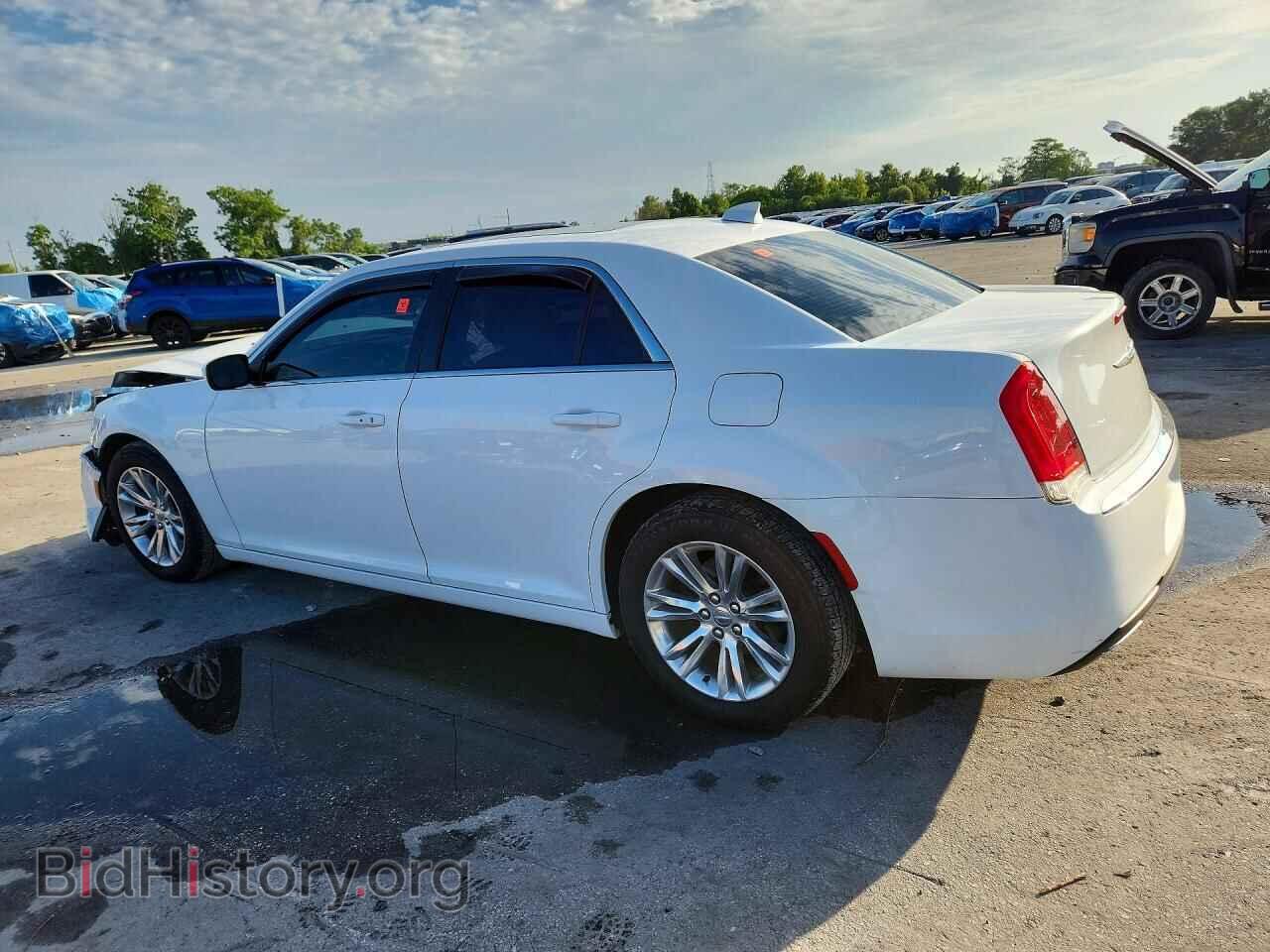 2017 CHRYSLER 300 - VIN: 2C3CCAAG3HH552688 - Фото 2