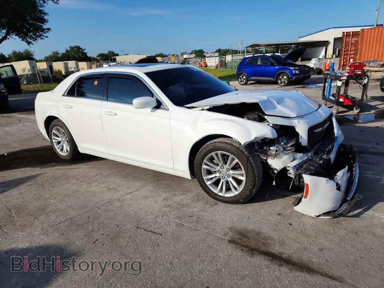 2017 CHRYSLER 300 - VIN: 2C3CCAAG3HH552688 - Фото 4